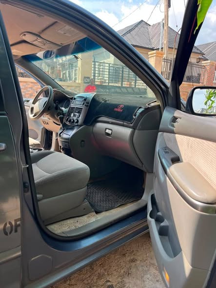 A picture of Toyota Sienna