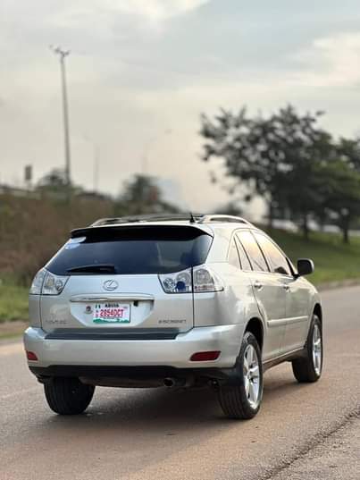 A picture of SLIGHTLY USED RX330 LEXUS 2006 MODEL