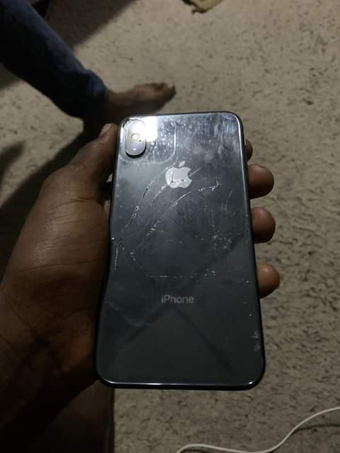 A picture of iphone xs