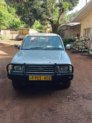 A picture of 2000 Toyota Toyota Hilux double cabin