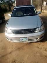 A picture of 2005 model Toyota Avalon dashboard