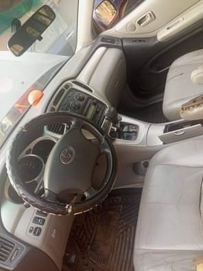 A picture of Toyota Highlander 05 First body 3 Rows Engine and Gear