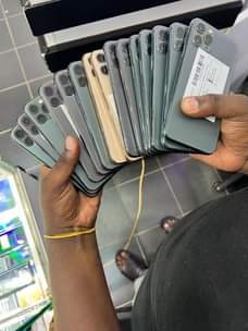 A picture of IPhone Samsung and Google Pixel