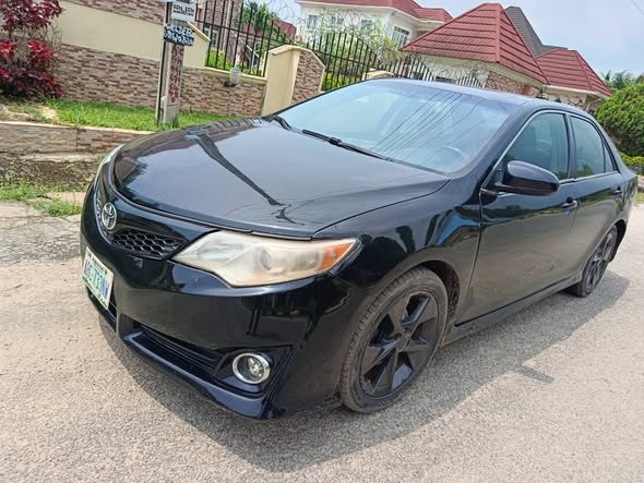 A picture of Toyota Camry 2013 super distres untempered engine and gearbox