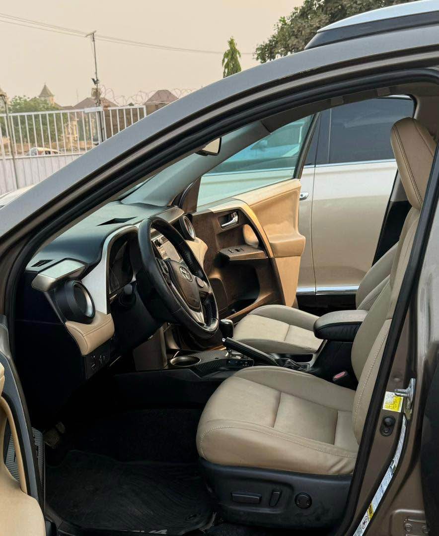 A picture of TOYOTA RAV4 2015 MODEL