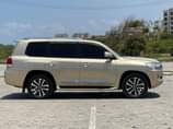 A picture of LAND CRUISER V8