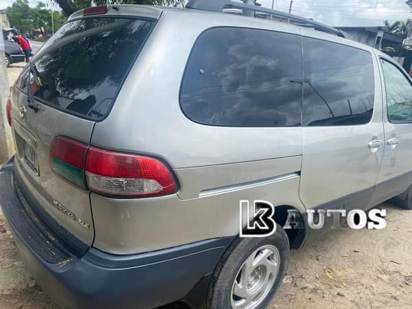 A picture of KB AUTOs Clean Toyota Sienna XLE Year 2000 model direct