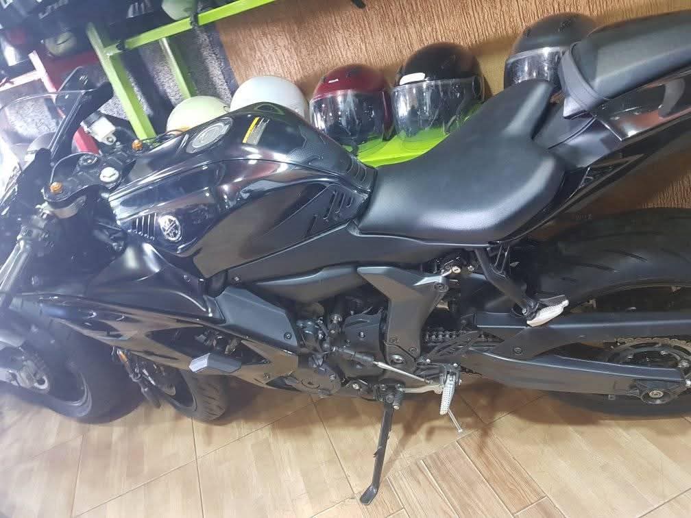 A picture of Yamaha R7 Sport