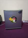 A picture of Mr UK fridge single door inagandisha sana na kupoza vzr