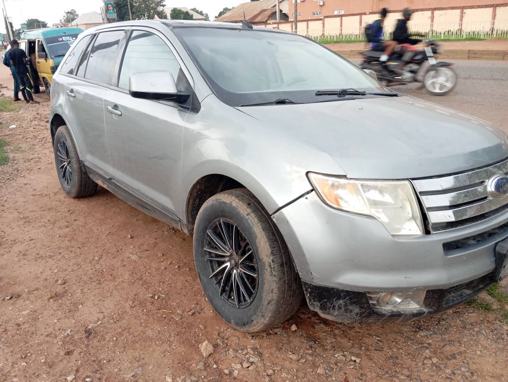 A picture of Ford Edge 09 08121000031