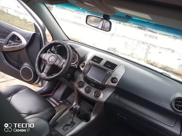A picture of 08 Toyota rav4