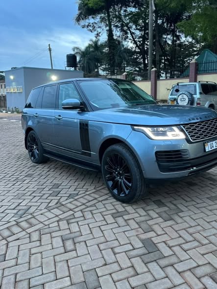 A picture of Range Rover Vogue 2019 160m