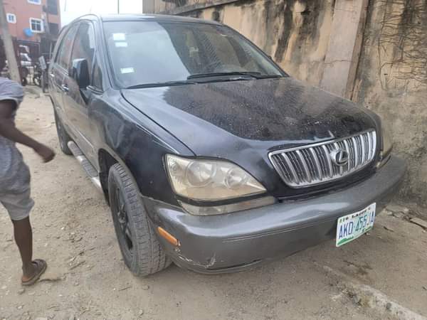 A picture of Neatly used Lexus Rx 300 for sale engine and gear