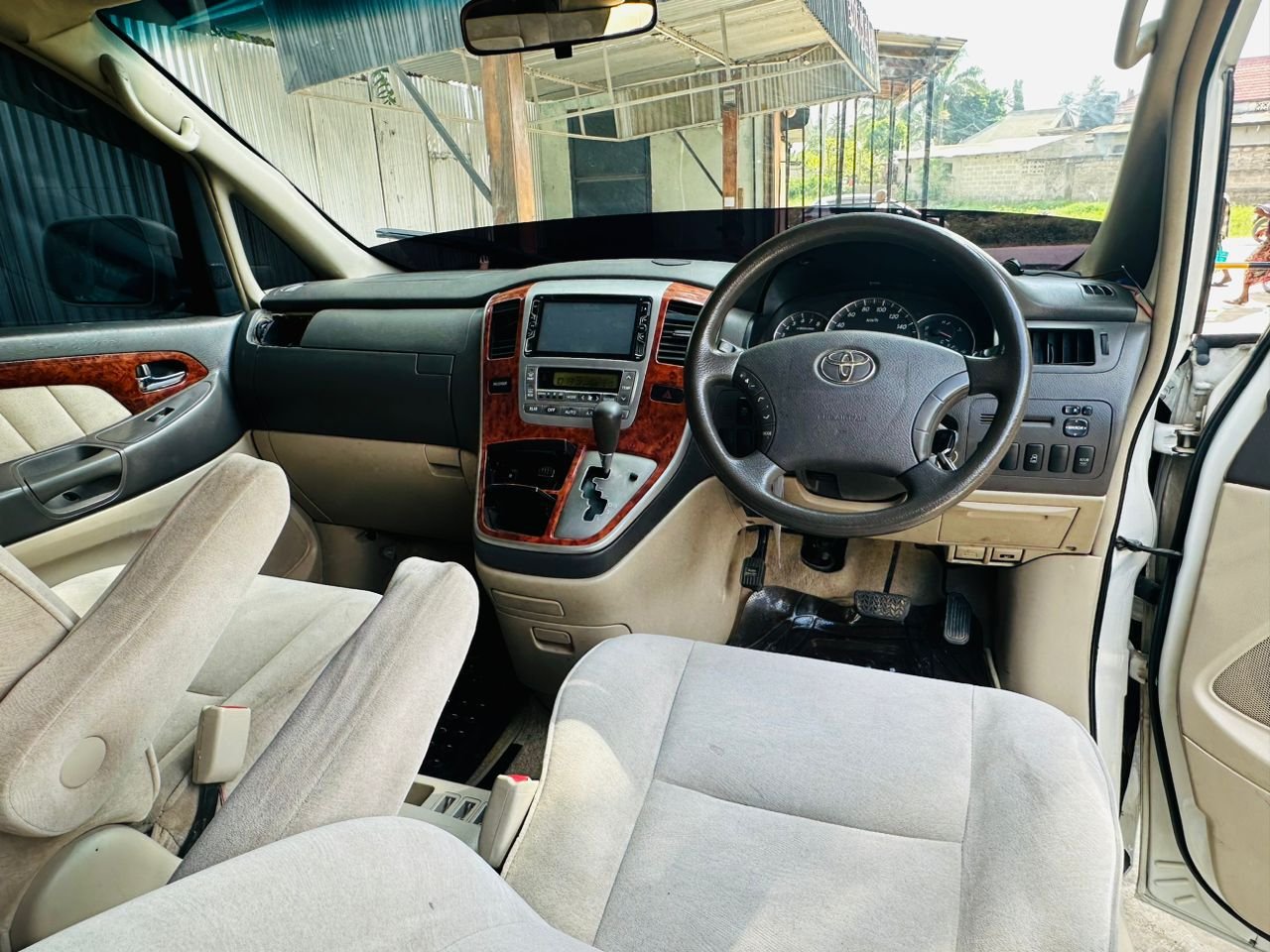 A picture of 2004 Toyota alphard