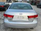 A picture of Hyundai Sonata 05