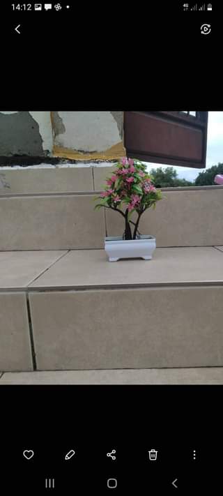 A picture of Artificial flowers