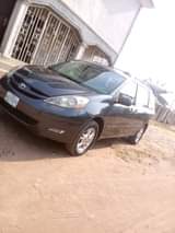 A picture of Toyota sienna 2006