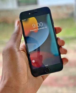 A picture of iPhone 7plain Gb128 Bh100 Bei 175 000