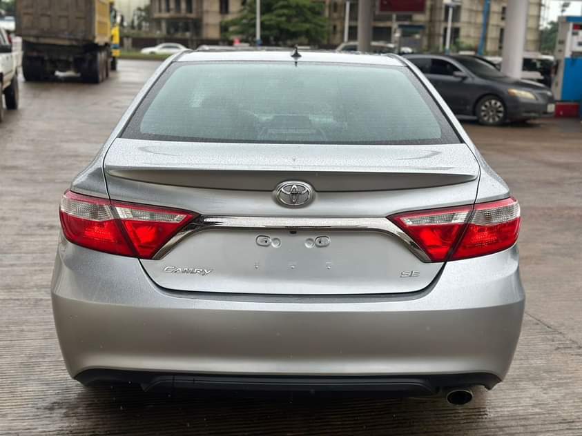 A picture of 2016 TOYOTA CAMRY SE