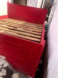 A picture of Kitanda 5kwa6 bei 100k tu