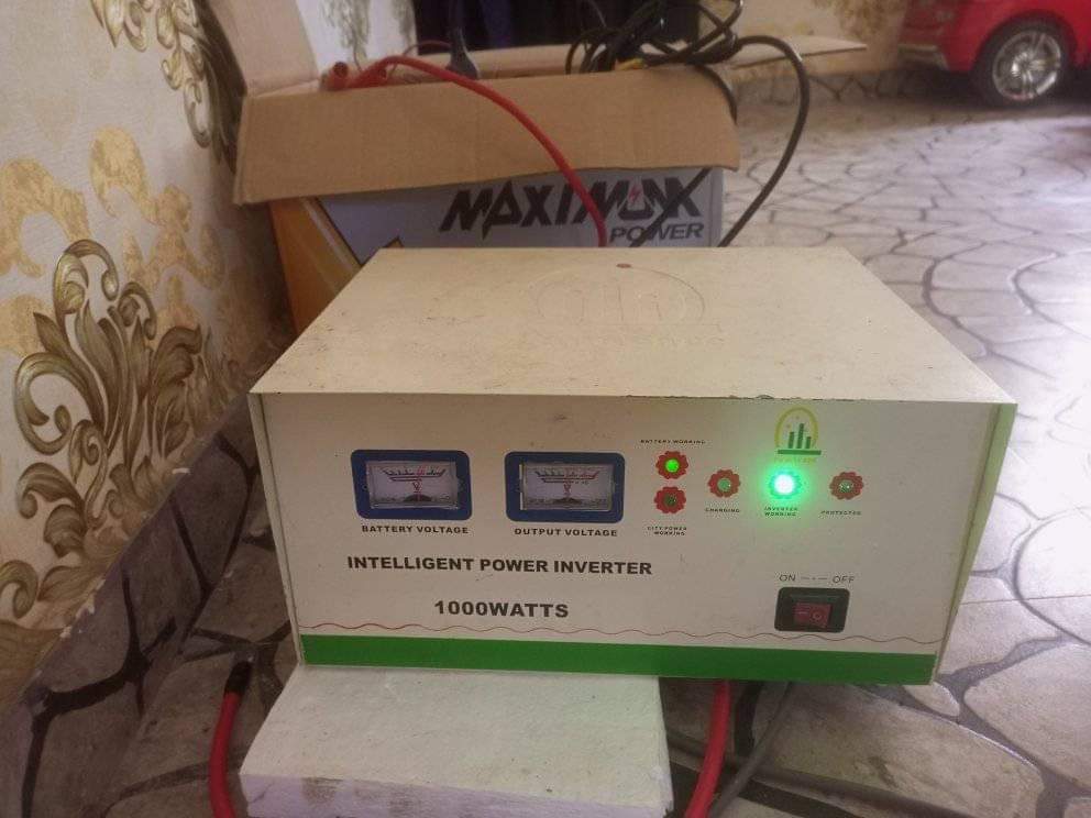 A picture of Inverter and battery