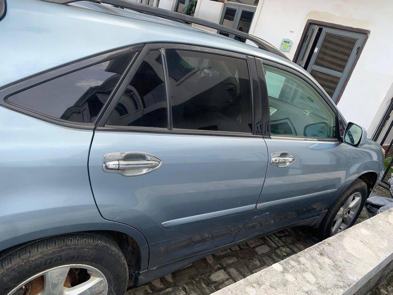 A picture of 2005 Lexus rx 330