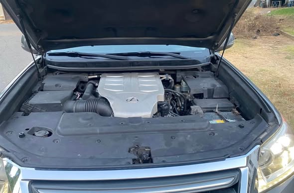A picture of LEXUS GX460 2014 1st body