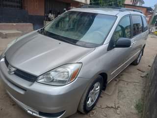A picture of 2005 sienna