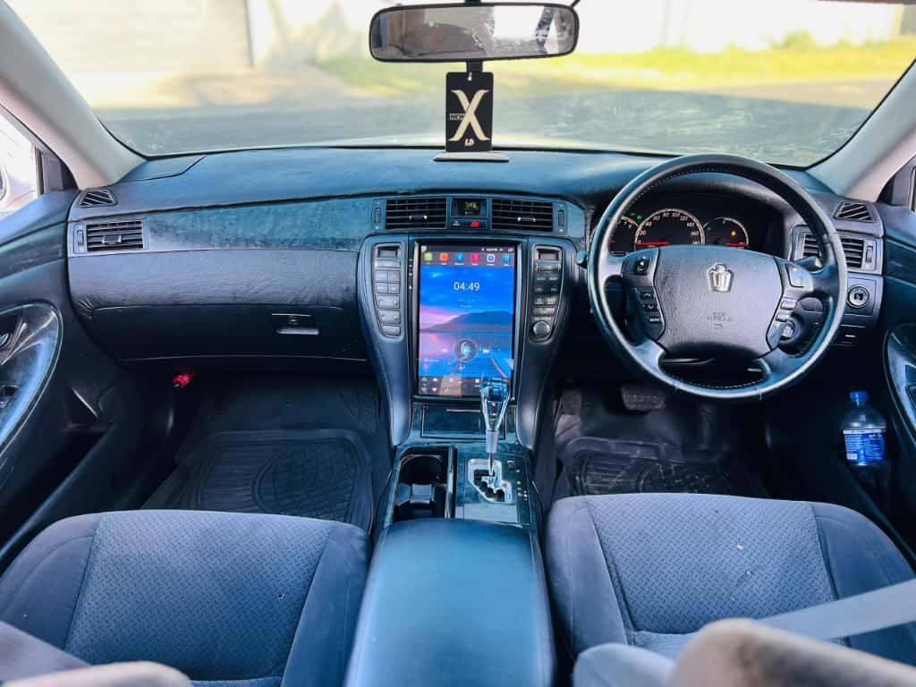 A picture of Toyota crown athlete