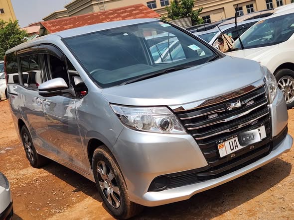 A picture of NOAH 2015 MODEL FULL OPTION SI