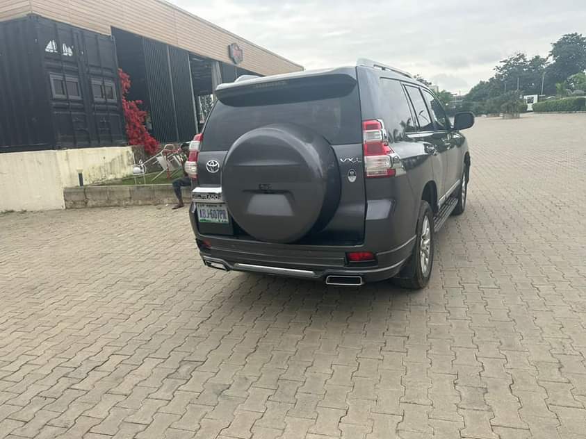 A picture of Toyota Prado 2017