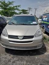 A picture of Toyota sienna 2005
