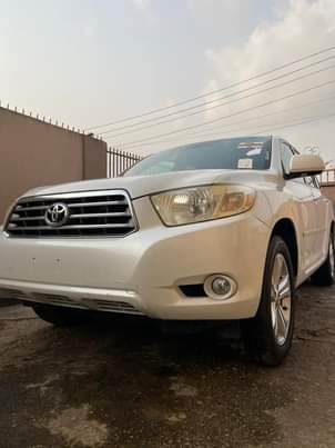 A picture of Recently cleared 2008 highlander limited clean inside out N11 8m