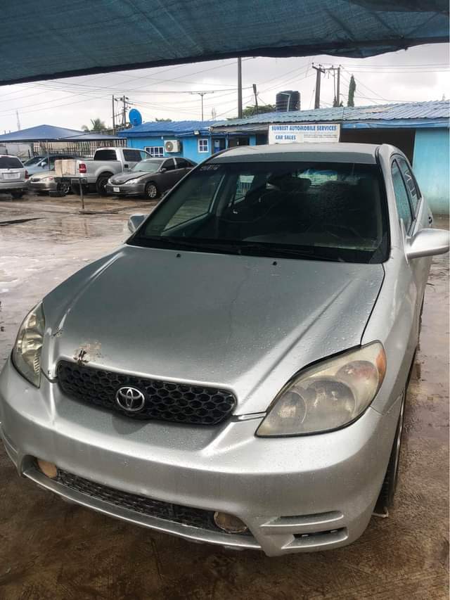 A picture of URGENT SALES FIRST GRADE BODY Toyota Matrix 2004 direct Going