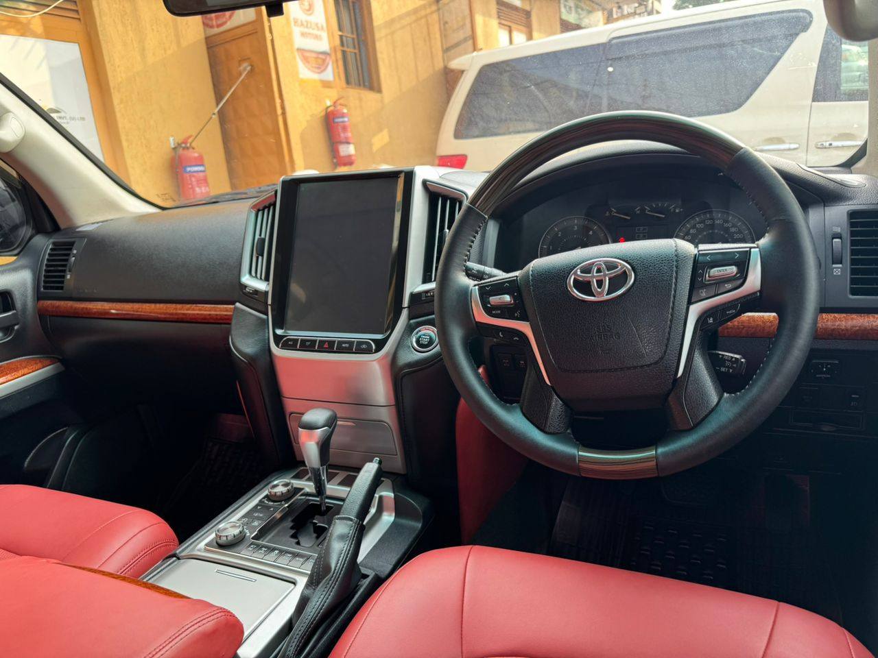 A picture of Land Cruiser V8