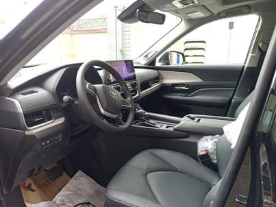 A picture of Brand new 2024 Toyota Highlander