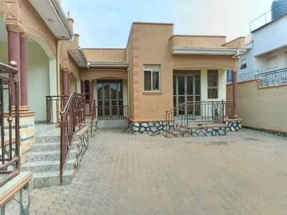houses kireka