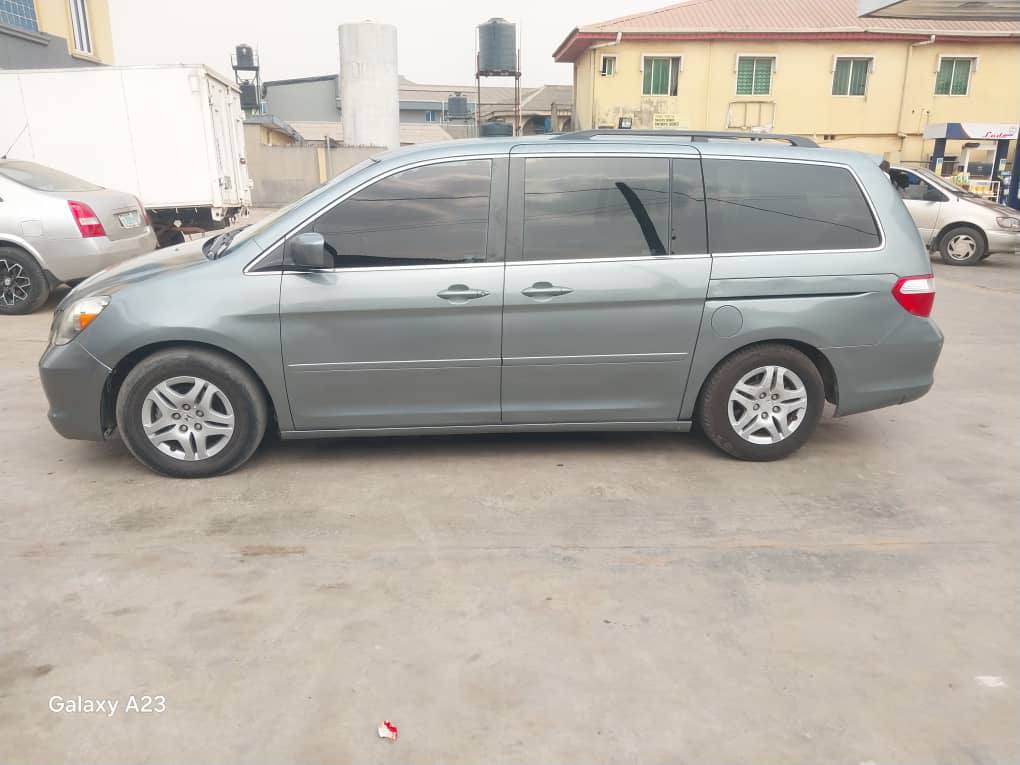 A picture of Honda Odyssey 06 For Sale