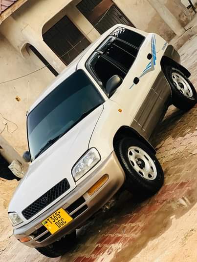 A picture of TOYOTA RAVA 4