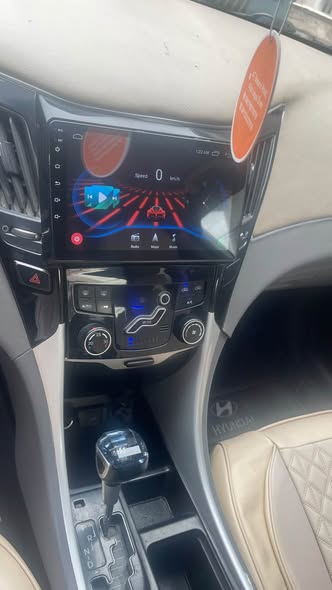 A picture of Hyundai Sonata 2013