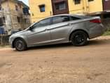 A picture of Hyundai sonata 2011 Registered Neatly baked once Perfect engine gear
