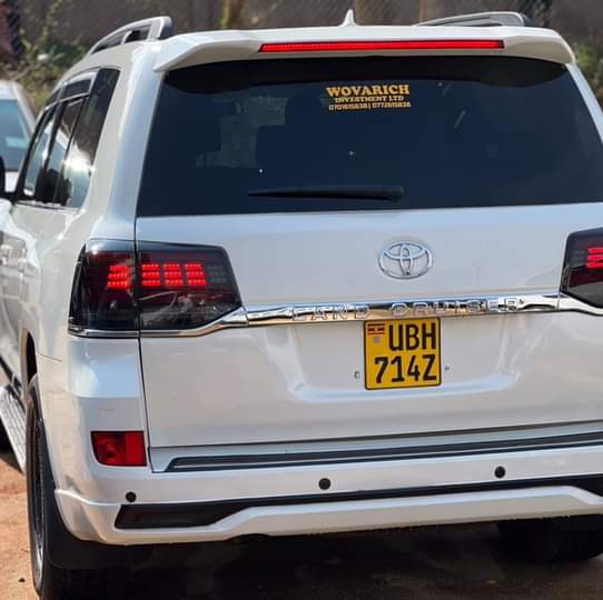 A picture of TOYOTA LAND CRUISER