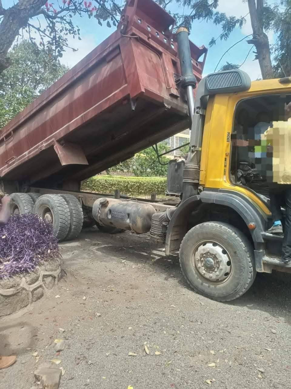 tipper truck