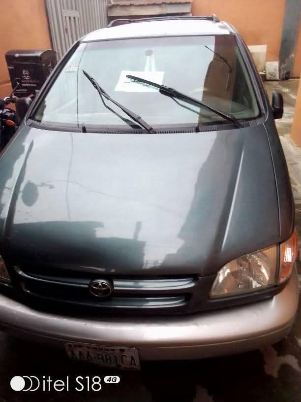 A picture of Car