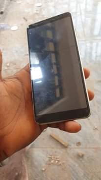 A picture of Huawei y9 4000mAh 8gb RAM 128ROM Cracks on screen guard