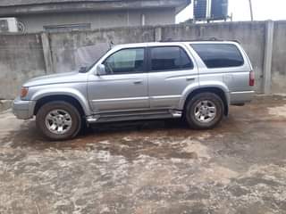 A picture of 1999 Toyota 4Runner