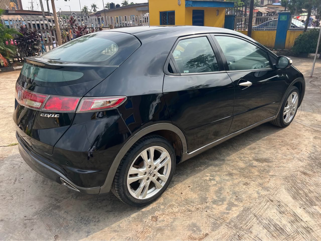 A picture of Honda civic 2011 model pure first body just like tokubo