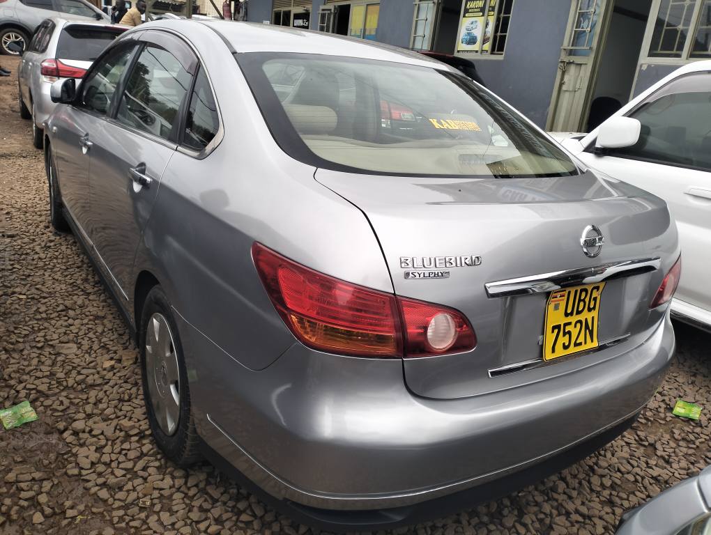 A picture of Nissan bluebird model 2008