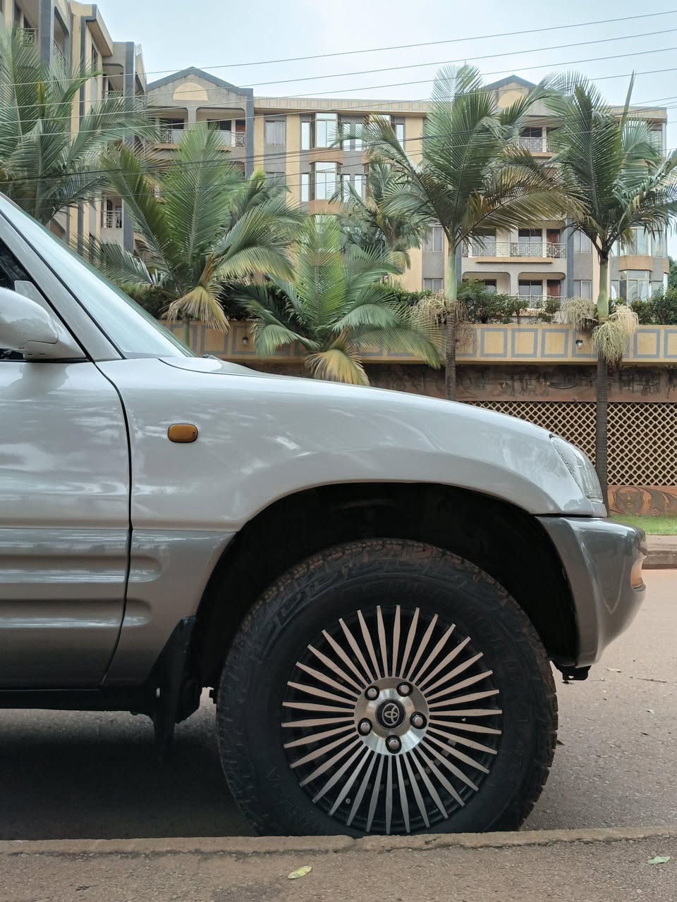 A picture of 1998 Toyota rav4