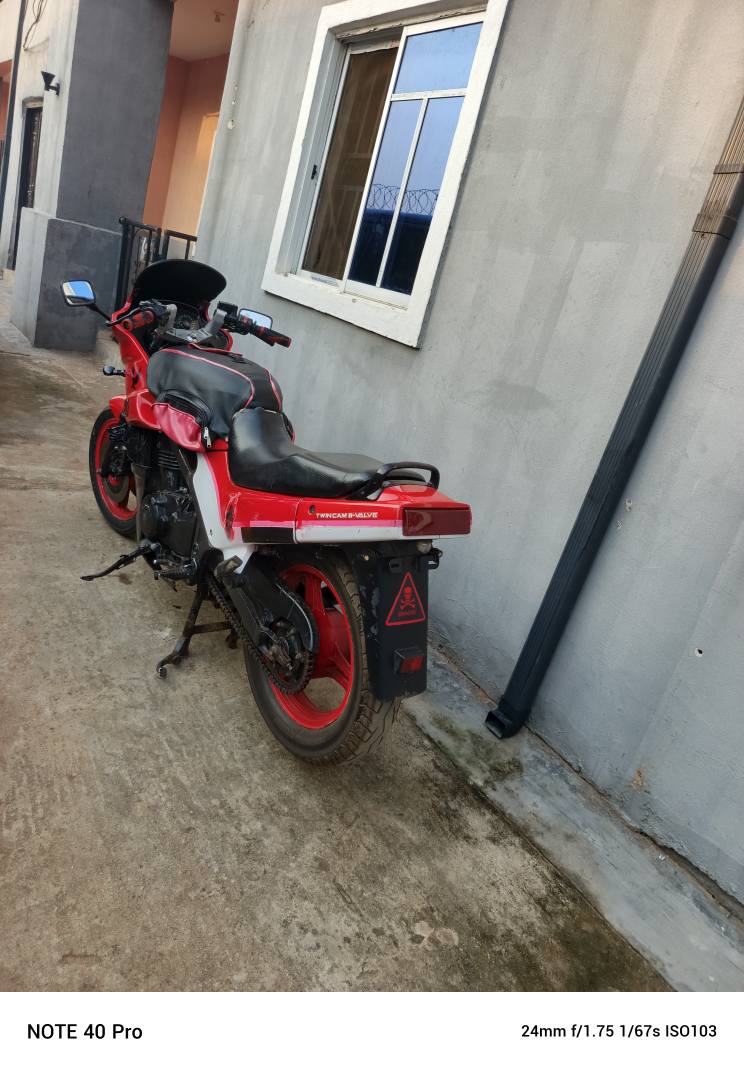 A picture of Kawasaki jpz 500cc engine has never been worked before
